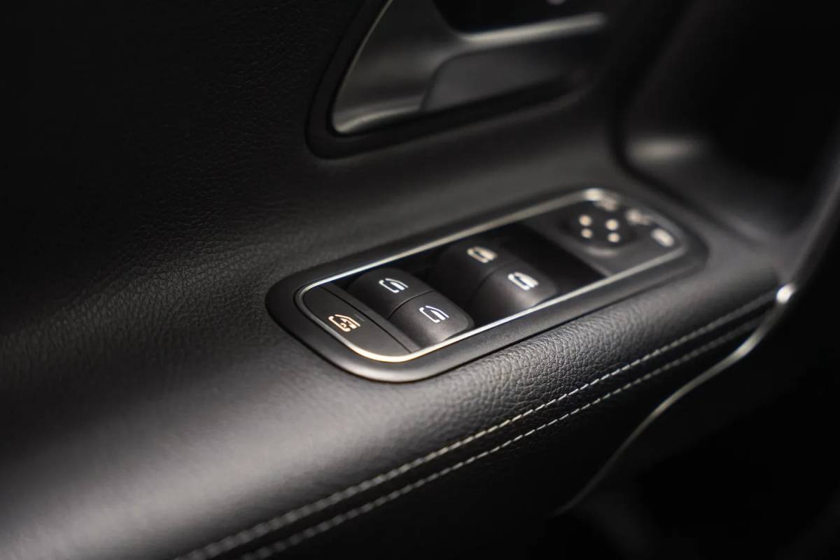Mercedes-Benz A-Klasse Mercedes-Benz A-Klasse 250e Luxury Line Aut. [ Navi Sfeerverlichting Trekhaak Camera ]