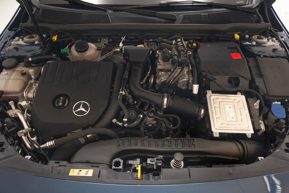 Mercedes-Benz A-Klasse Mercedes-Benz A-Klasse 250e Luxury Line Aut. [ Navi Sfeerverlichting Trekhaak Camera ]
