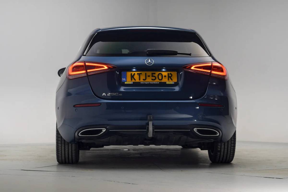 Mercedes-Benz A-Klasse Mercedes-Benz A-Klasse 250e Luxury Line Aut. [ Navi Sfeerverlichting Trekhaak Camera ]