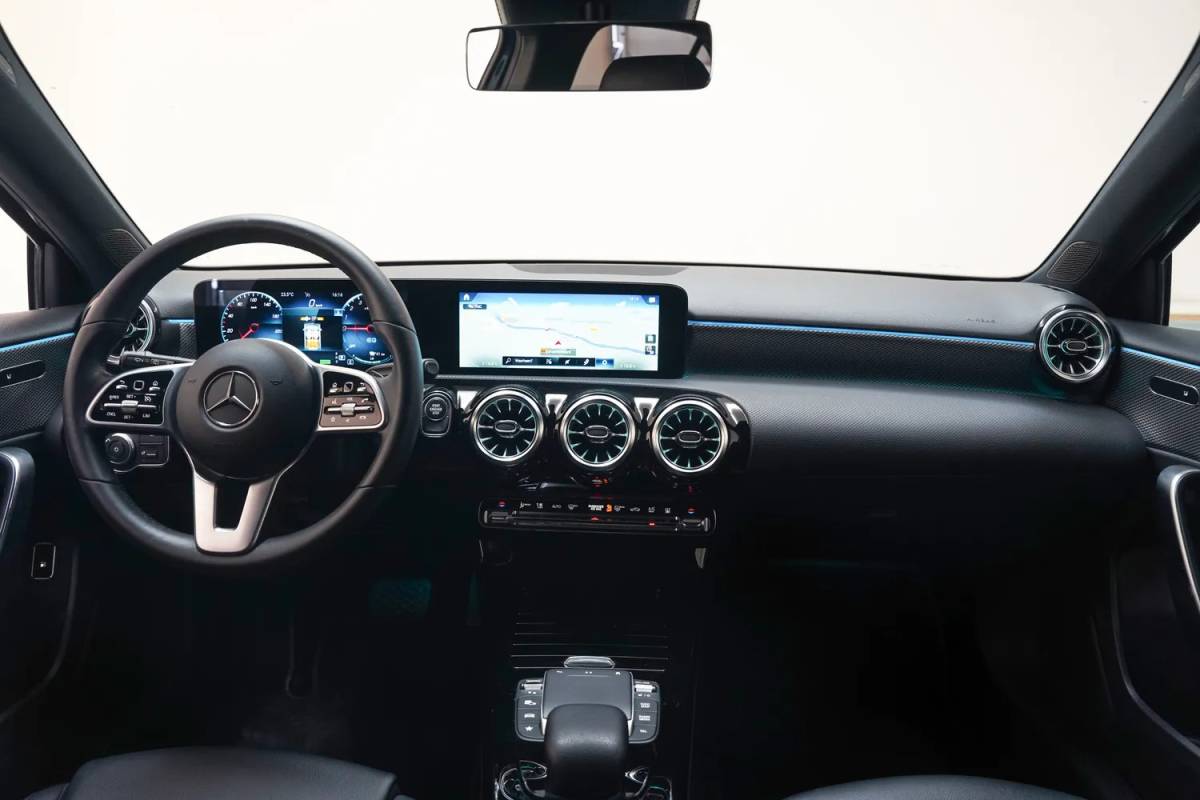 Mercedes-Benz A-Klasse Mercedes-Benz A-Klasse 250e Luxury Line Aut. [ Navi Sfeerverlichting Trekhaak Camera ]