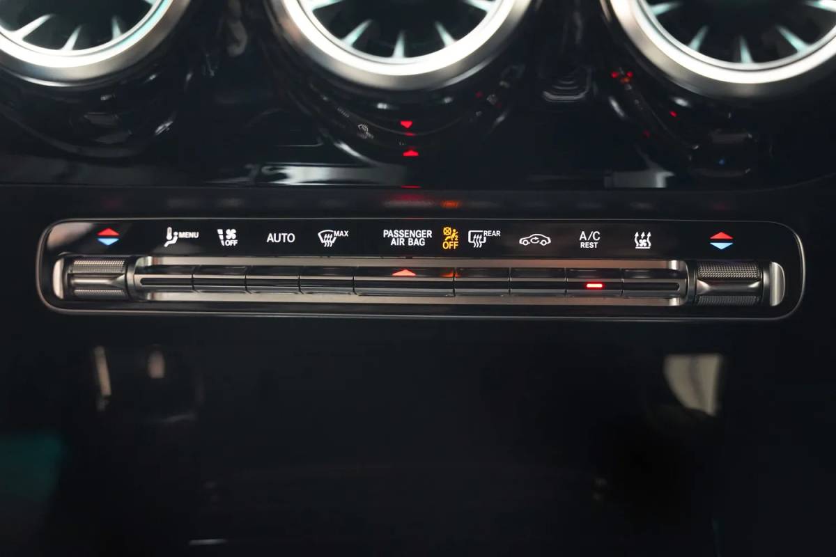 Mercedes-Benz A-Klasse Mercedes-Benz A-Klasse 250e Luxury Line Aut. [ Navi Sfeerverlichting Trekhaak Camera ]