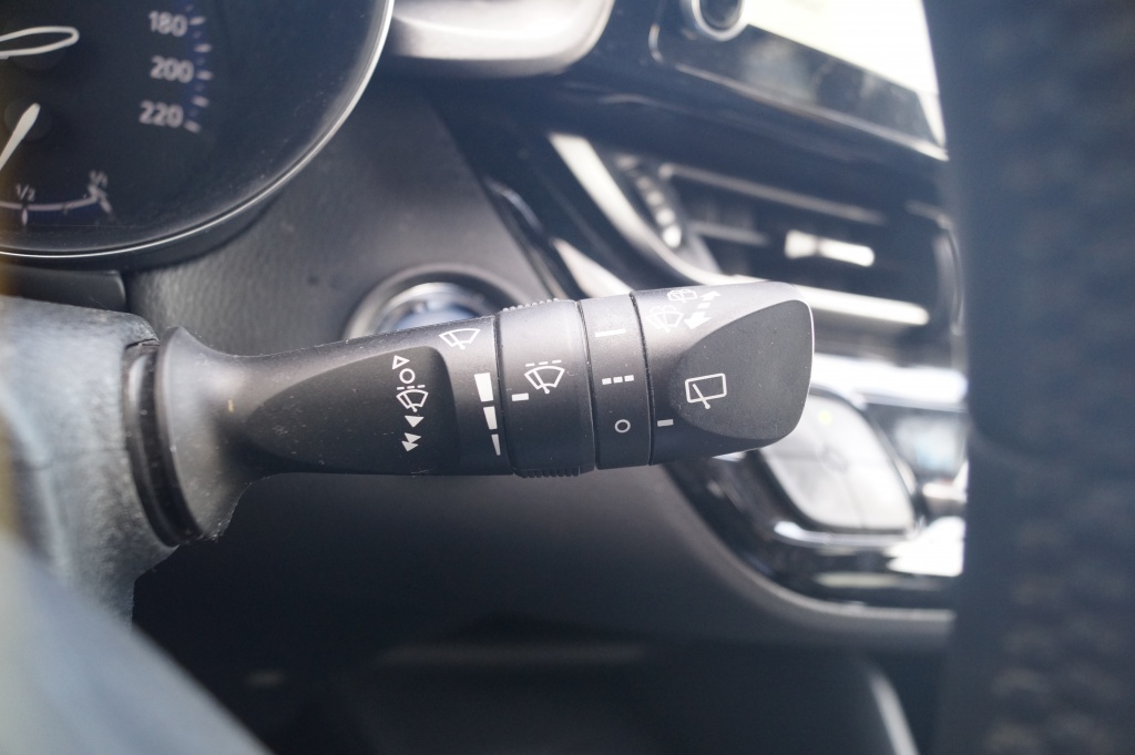 Toyota C-HR Toyota C-HR 1.8 Hybrid Edition -LEER-NAVI-CAM-PDC-ECC-LED-