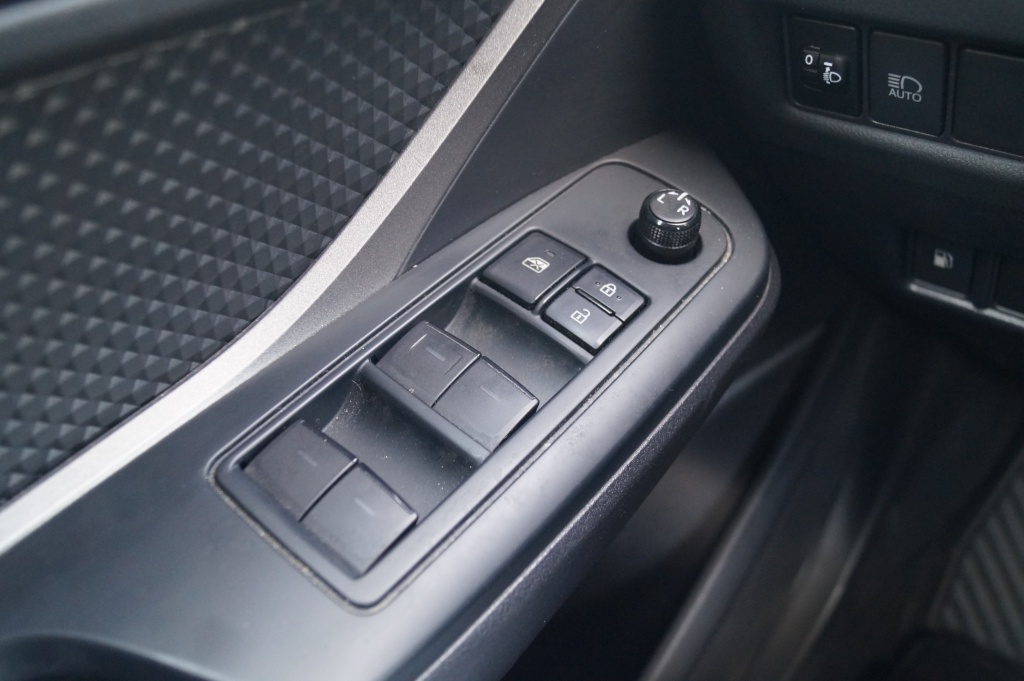 Toyota C-HR Toyota C-HR 1.8 Hybrid Edition -LEER-NAVI-CAM-PDC-ECC-LED-