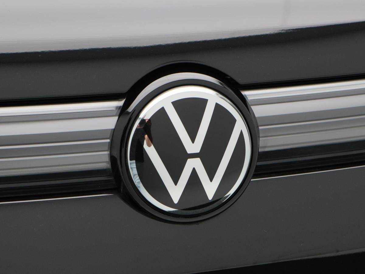 Volkswagen Tiguan Volkswagen Tiguan 1.5 204 Pk eHybrid R-Line | Black Style | Panoramadak | Adaptive Cruise | Trekhaak | Massage | Camera | CarPlay | 20 Inch| 34.103 Km !!