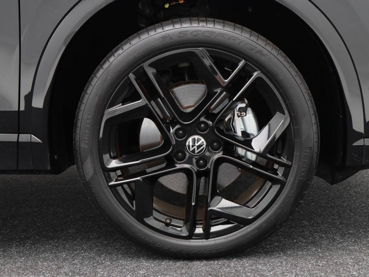 Volkswagen Tiguan Volkswagen Tiguan 1.5 204 Pk eHybrid R-Line | Black Style | Panoramadak | Adaptive Cruise | Trekhaak | Massage | Camera | CarPlay | 20 Inch| 34.103 Km !!