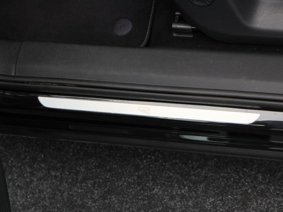 Volkswagen Tiguan Volkswagen Tiguan 1.5 204 Pk eHybrid R-Line | Black Style | Panoramadak | Adaptive Cruise | Trekhaak | Massage | Camera | CarPlay | 20 Inch| 34.103 Km !!