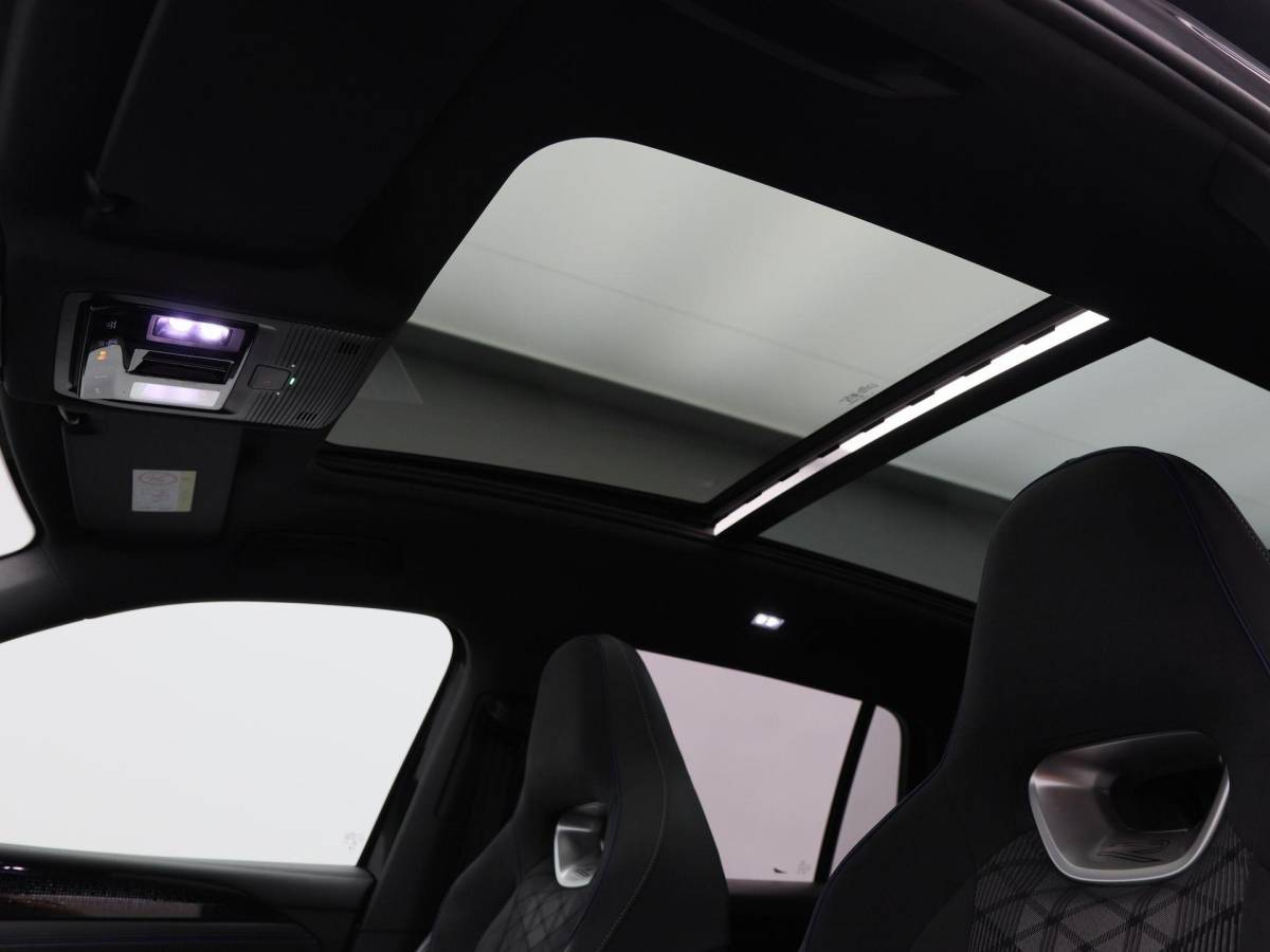 Volkswagen Tiguan Volkswagen Tiguan 1.5 204 Pk eHybrid R-Line | Black Style | Panoramadak | Adaptive Cruise | Trekhaak | Massage | Camera | CarPlay | 20 Inch| 34.103 Km !!