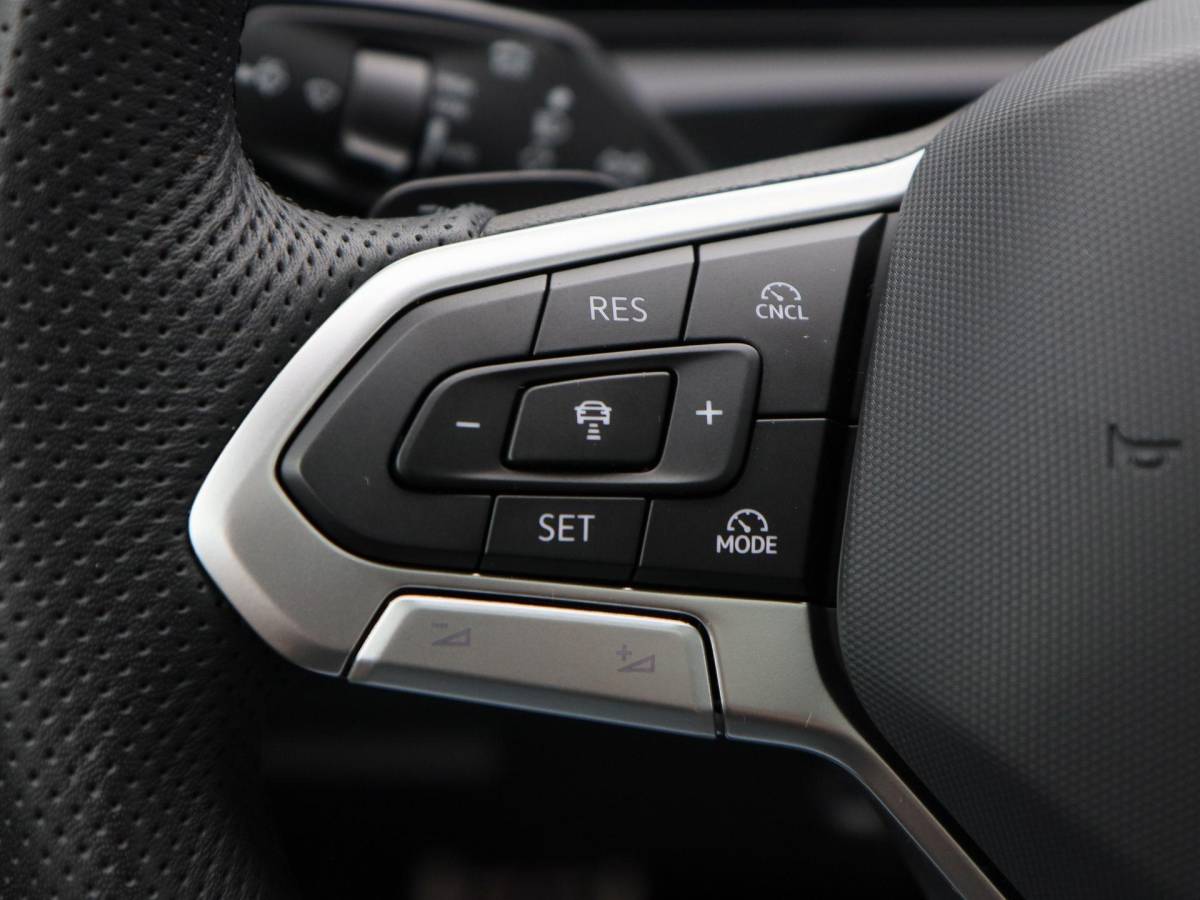 Volkswagen Tiguan Volkswagen Tiguan 1.5 204 Pk eHybrid R-Line | Black Style | Panoramadak | Adaptive Cruise | Trekhaak | Massage | Camera | CarPlay | 20 Inch| 34.103 Km !!