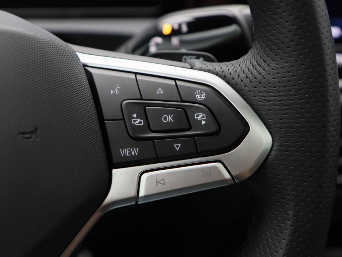 Volkswagen Tiguan Volkswagen Tiguan 1.5 204 Pk eHybrid R-Line | Black Style | Panoramadak | Adaptive Cruise | Trekhaak | Massage | Camera | CarPlay | 20 Inch| 34.103 Km !!