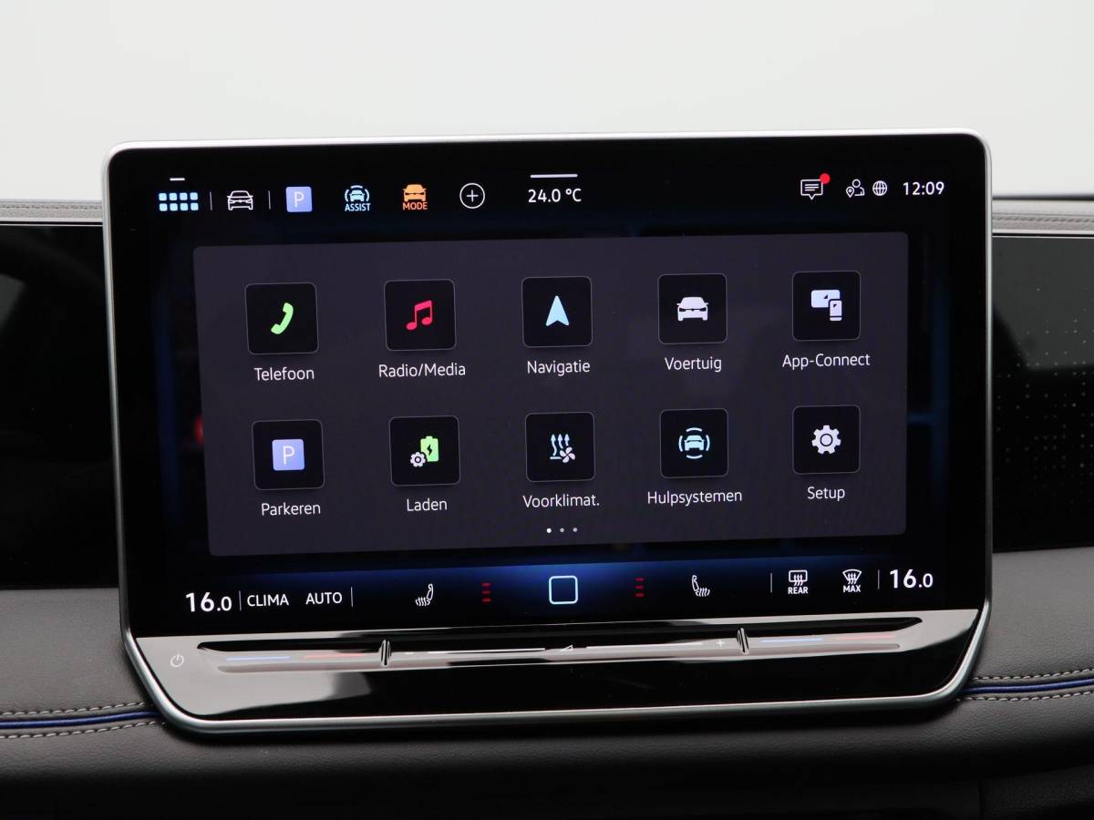 Volkswagen Tiguan Volkswagen Tiguan 1.5 204 Pk eHybrid R-Line | Black Style | Panoramadak | Adaptive Cruise | Trekhaak | Massage | Camera | CarPlay | 20 Inch| 34.103 Km !!