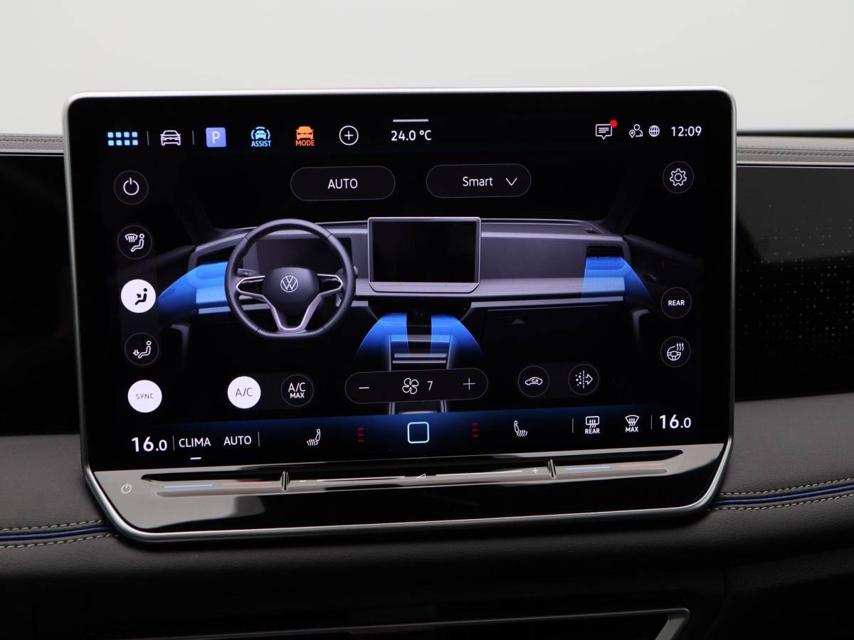Volkswagen Tiguan Volkswagen Tiguan 1.5 204 Pk eHybrid R-Line | Black Style | Panoramadak | Adaptive Cruise | Trekhaak | Massage | Camera | CarPlay | 20 Inch| 34.103 Km !!
