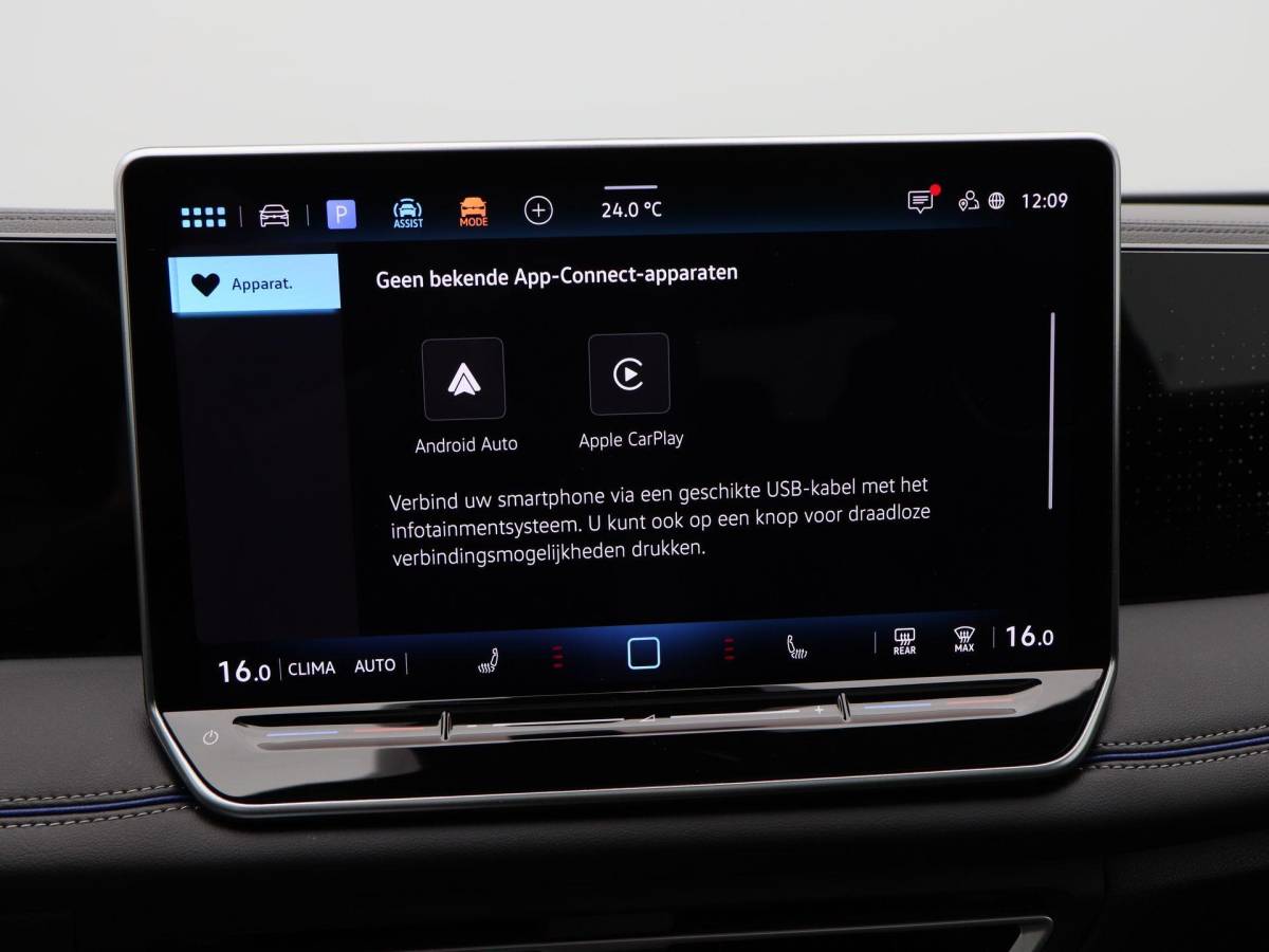 Volkswagen Tiguan Volkswagen Tiguan 1.5 204 Pk eHybrid R-Line | Black Style | Panoramadak | Adaptive Cruise | Trekhaak | Massage | Camera | CarPlay | 20 Inch| 34.103 Km !!