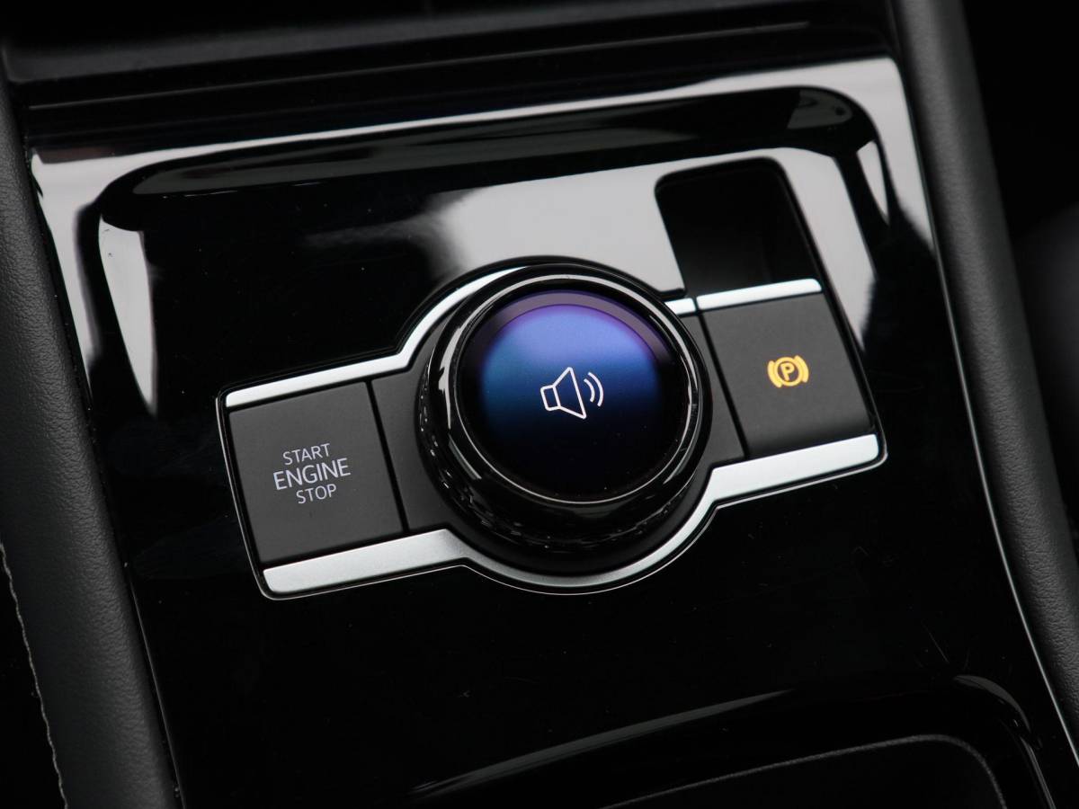 Volkswagen Tiguan Volkswagen Tiguan 1.5 204 Pk eHybrid R-Line | Black Style | Panoramadak | Adaptive Cruise | Trekhaak | Massage | Camera | CarPlay | 20 Inch| 34.103 Km !!
