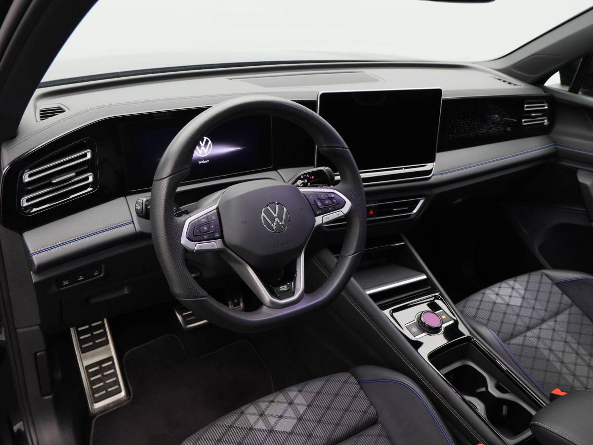 Volkswagen Tiguan Volkswagen Tiguan 1.5 204 Pk eHybrid R-Line | Black Style | Panoramadak | Adaptive Cruise | Trekhaak | Massage | Camera | CarPlay | 20 Inch| 34.103 Km !!