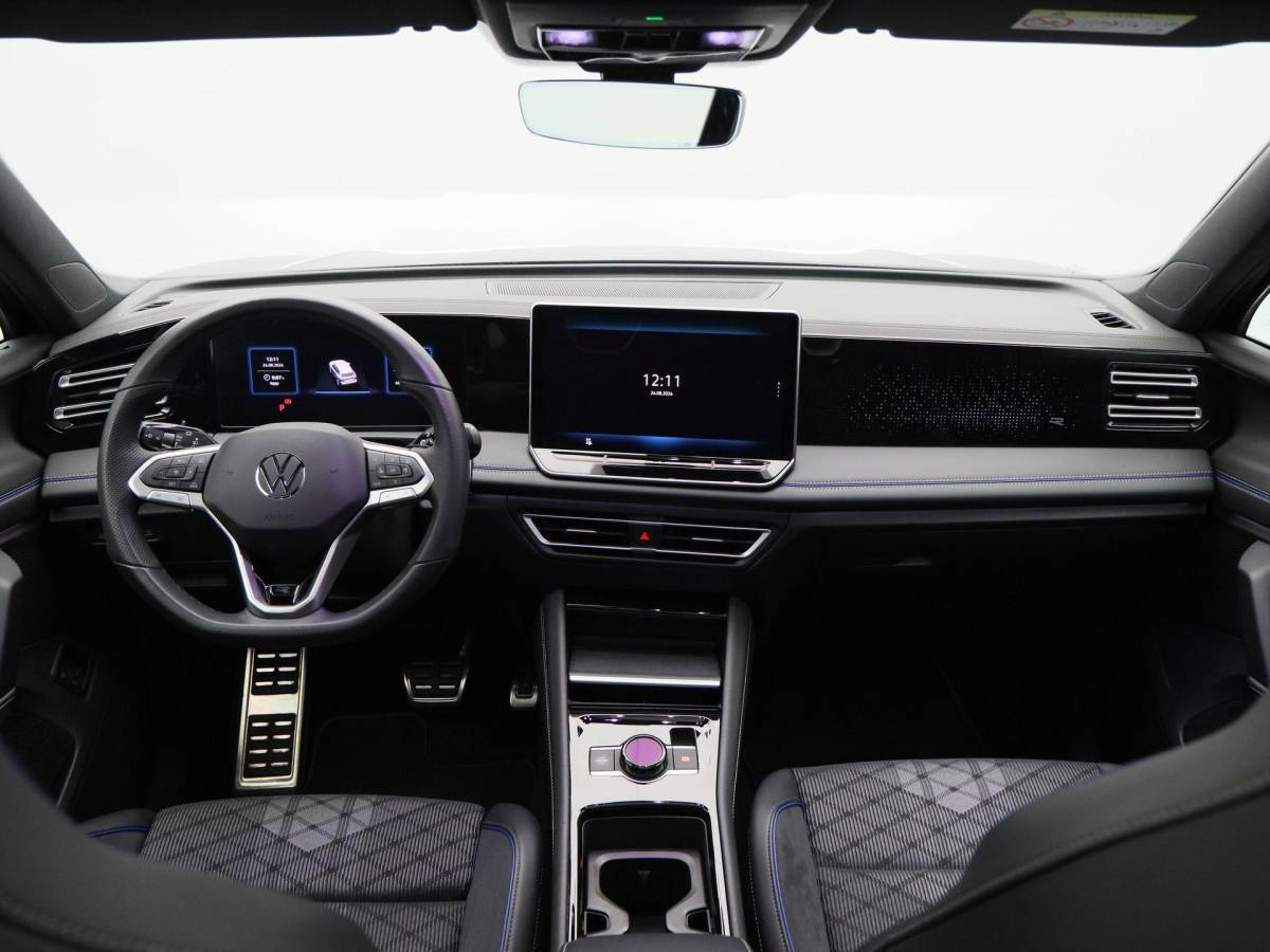 Volkswagen Tiguan Volkswagen Tiguan 1.5 204 Pk eHybrid R-Line | Black Style | Panoramadak | Adaptive Cruise | Trekhaak | Massage | Camera | CarPlay | 20 Inch| 34.103 Km !!