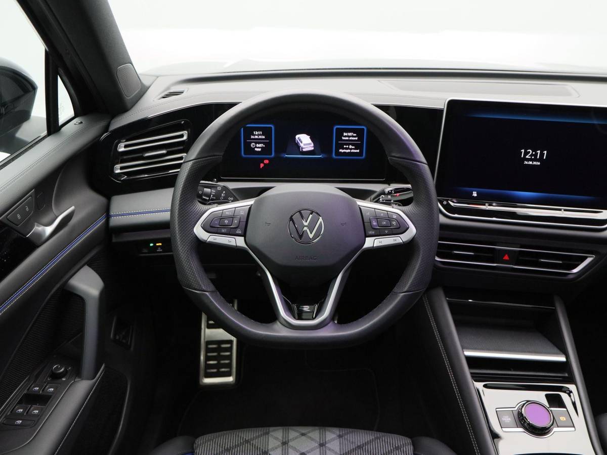 Volkswagen Tiguan Volkswagen Tiguan 1.5 204 Pk eHybrid R-Line | Black Style | Panoramadak | Adaptive Cruise | Trekhaak | Massage | Camera | CarPlay | 20 Inch| 34.103 Km !!