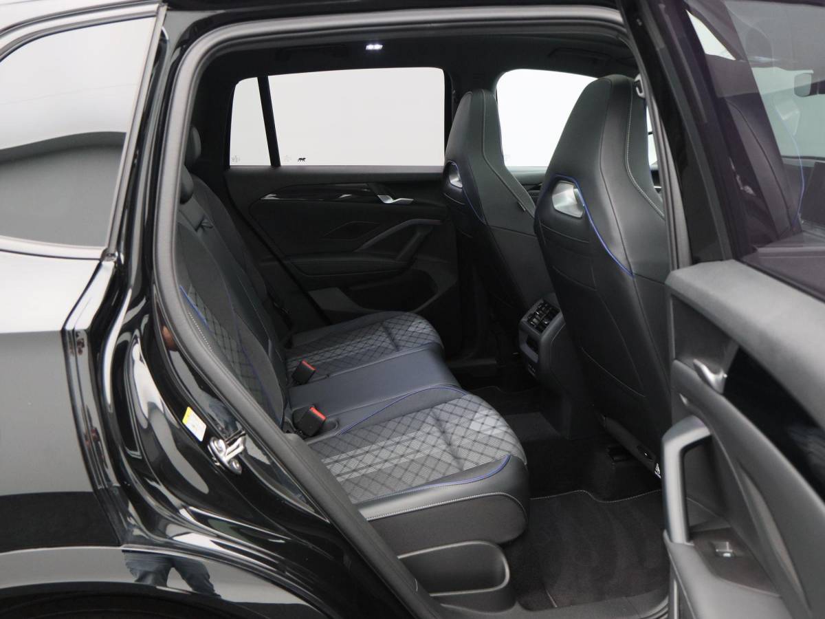 Volkswagen Tiguan Volkswagen Tiguan 1.5 204 Pk eHybrid R-Line | Black Style | Panoramadak | Adaptive Cruise | Trekhaak | Massage | Camera | CarPlay | 20 Inch| 34.103 Km !!