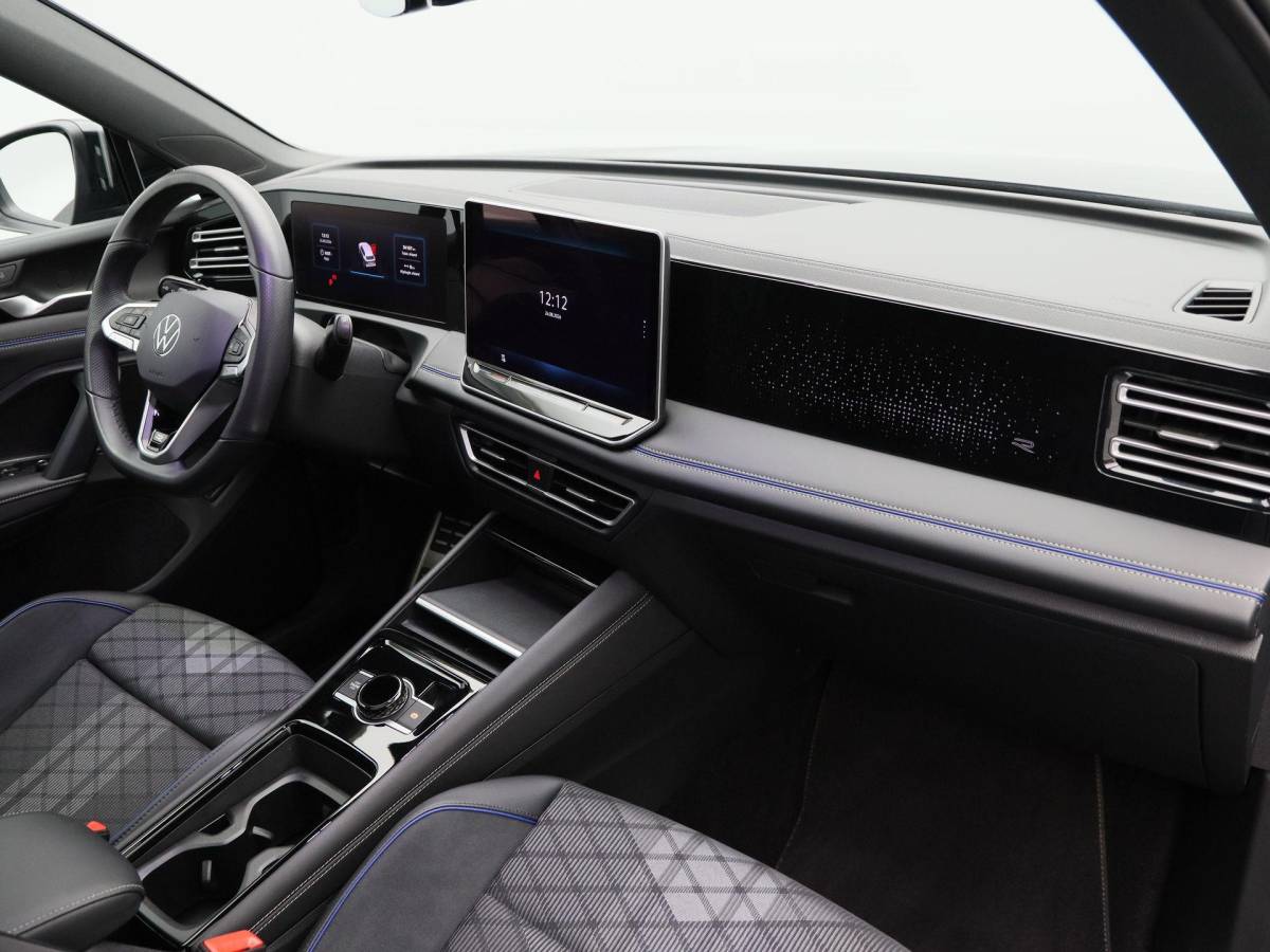 Volkswagen Tiguan Volkswagen Tiguan 1.5 204 Pk eHybrid R-Line | Black Style | Panoramadak | Adaptive Cruise | Trekhaak | Massage | Camera | CarPlay | 20 Inch| 34.103 Km !!