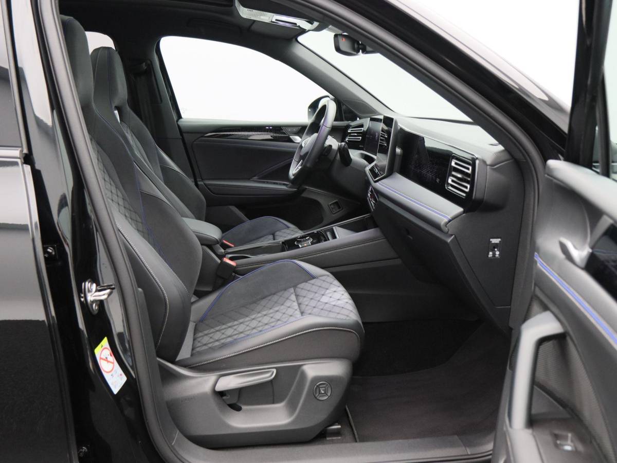 Volkswagen Tiguan Volkswagen Tiguan 1.5 204 Pk eHybrid R-Line | Black Style | Panoramadak | Adaptive Cruise | Trekhaak | Massage | Camera | CarPlay | 20 Inch| 34.103 Km !!