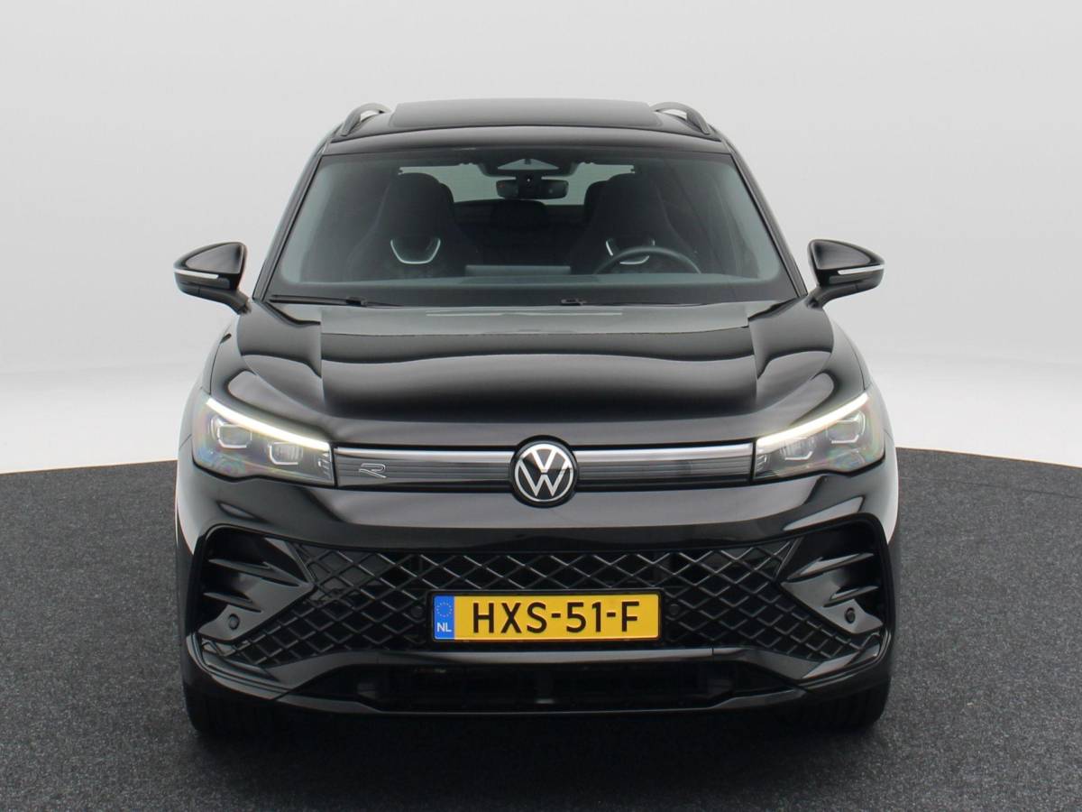 Volkswagen Tiguan Volkswagen Tiguan 1.5 204 Pk eHybrid R-Line | Black Style | Panoramadak | Adaptive Cruise | Trekhaak | Massage | Camera | CarPlay | 20 Inch| 34.103 Km !!