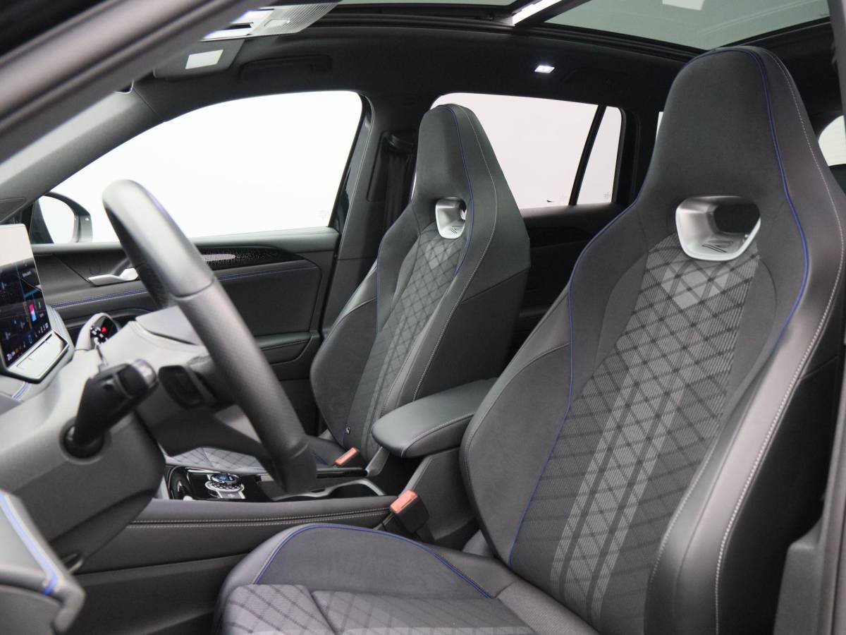 Volkswagen Tiguan Volkswagen Tiguan 1.5 204 Pk eHybrid R-Line | Black Style | Panoramadak | Adaptive Cruise | Trekhaak | Massage | Camera | CarPlay | 20 Inch| 34.103 Km !!