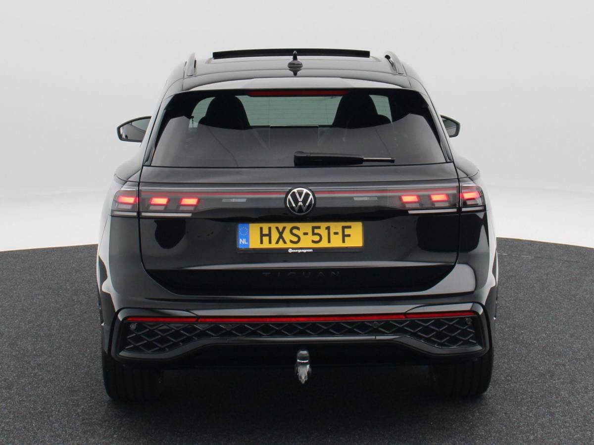 Volkswagen Tiguan Volkswagen Tiguan 1.5 204 Pk eHybrid R-Line | Black Style | Panoramadak | Adaptive Cruise | Trekhaak | Massage | Camera | CarPlay | 20 Inch| 34.103 Km !!