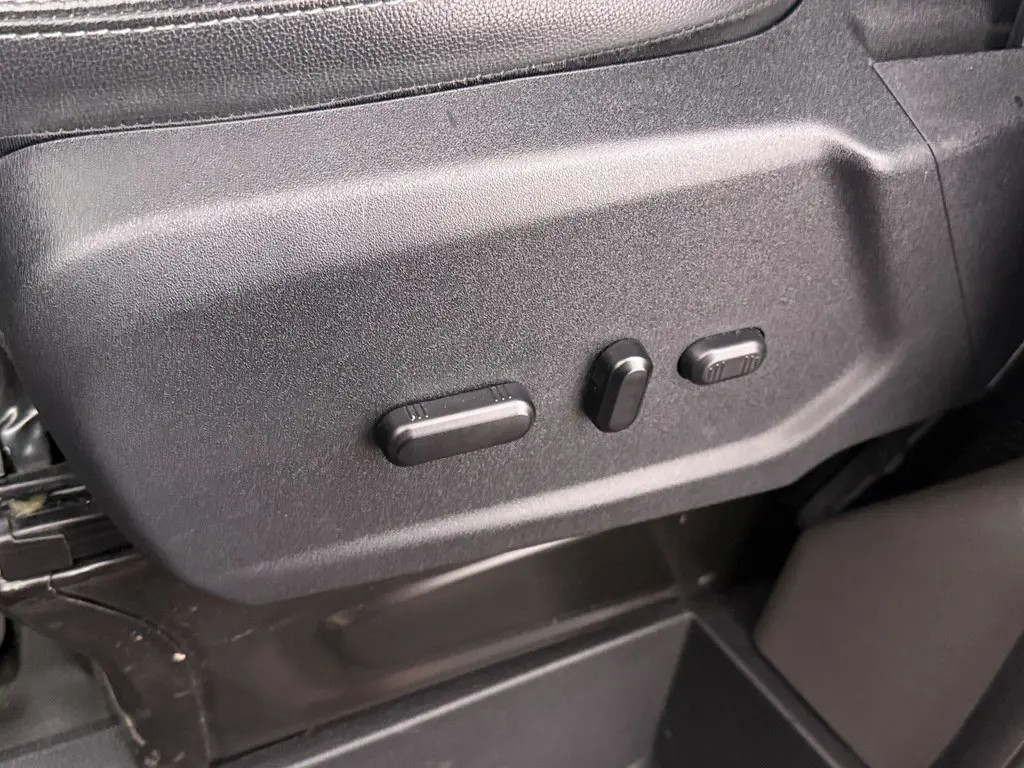 Ford Transit Custom Ford Transit Custom 320 2.0 TDCI L1H1 Sport AUT. Sport | 185pk! | 5 Pers. | Winterpakket | Navi | Clima | Trehaak | PDC |  08-2022 56.854 KM