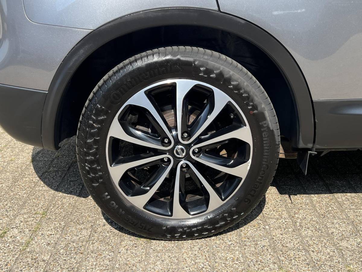 Nissan QASHQAI Nissan Qashqai 2.0 Connect Edition Trekhaak / Panoramadak / navi / netjes onderhouden / winterset