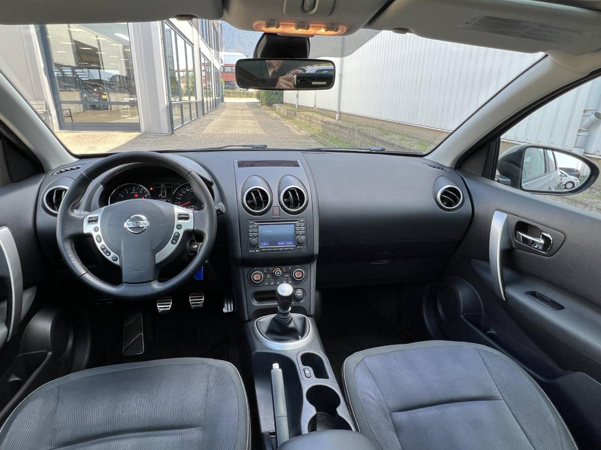 Nissan QASHQAI Nissan Qashqai 2.0 Connect Edition Trekhaak / Panoramadak / navi / netjes onderhouden / winterset