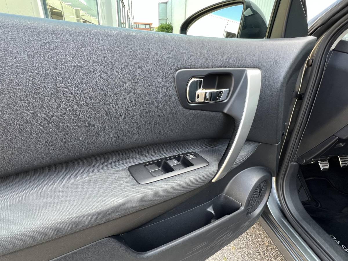 Nissan QASHQAI Nissan Qashqai 2.0 Connect Edition Trekhaak / Panoramadak / navi / netjes onderhouden / winterset