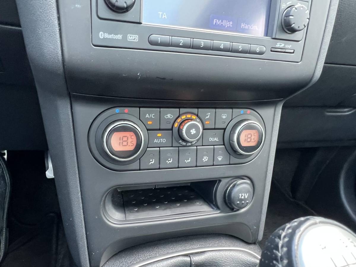 Nissan QASHQAI Nissan Qashqai 2.0 Connect Edition Trekhaak / Panoramadak / navi / netjes onderhouden / winterset