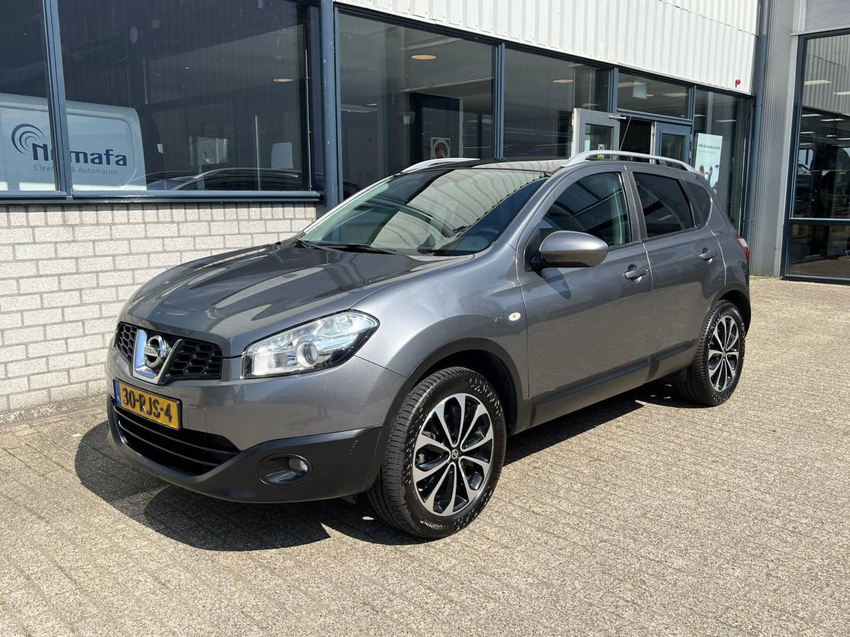 Nissan QASHQAI Nissan Qashqai 2.0 Connect Edition Trekhaak / Panoramadak / navi / netjes onderhouden / winterset