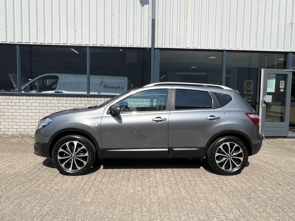 Nissan QASHQAI Nissan Qashqai 2.0 Connect Edition Trekhaak / Panoramadak / navi / netjes onderhouden / winterset
