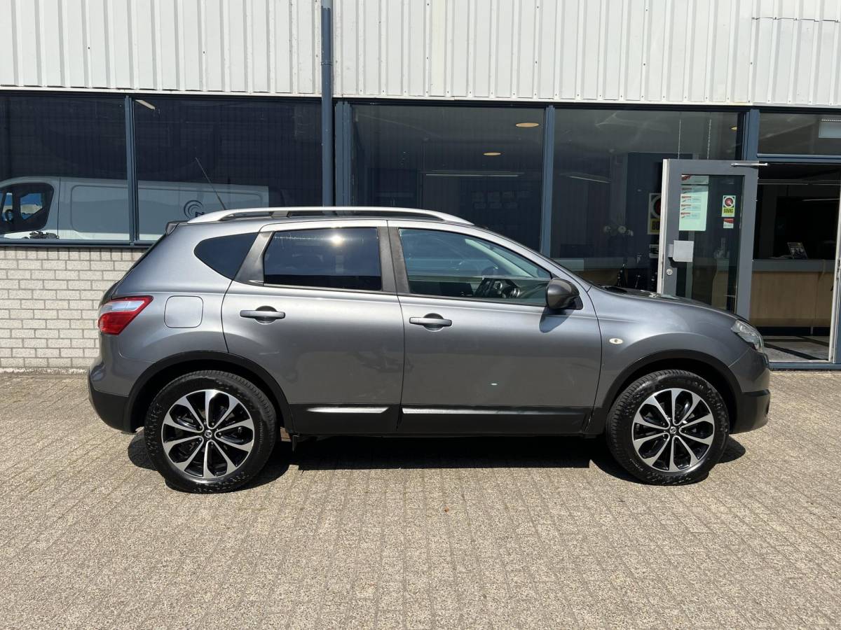 Nissan QASHQAI Nissan Qashqai 2.0 Connect Edition Trekhaak / Panoramadak / navi / netjes onderhouden / winterset