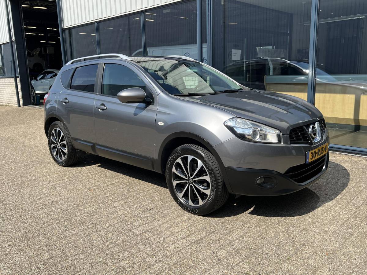 Nissan QASHQAI Nissan Qashqai 2.0 Connect Edition Trekhaak / Panoramadak / navi / netjes onderhouden / winterset