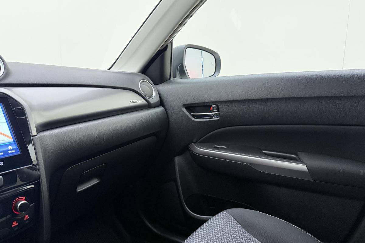 Suzuki Vitara Suzuki Vitara 1.4 Boosterjet Smart Hybrid AllGrip Select 110pk | Automaat | Navigatie | Climate Control | Cruise Control Adaptief | Camera | Stoelverwarming | Lichtmetalen Velgen | Apple Carplay – Android Auto