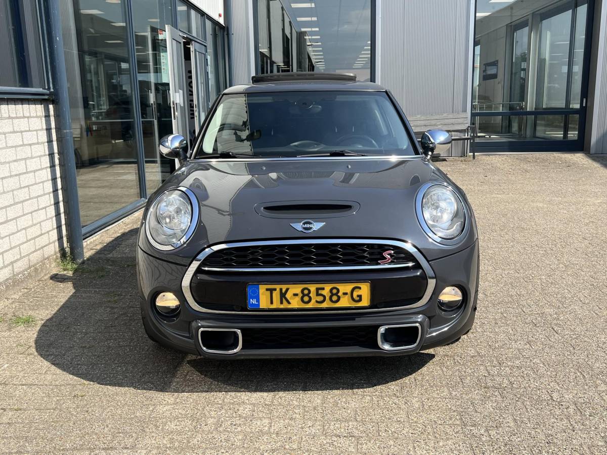 MINI 3-Deurs MINI 3-Deurs 2.0 Cooper S Chili Serious Business JCW pakket / Panoramadak / stoelverw. / 17″ velgen