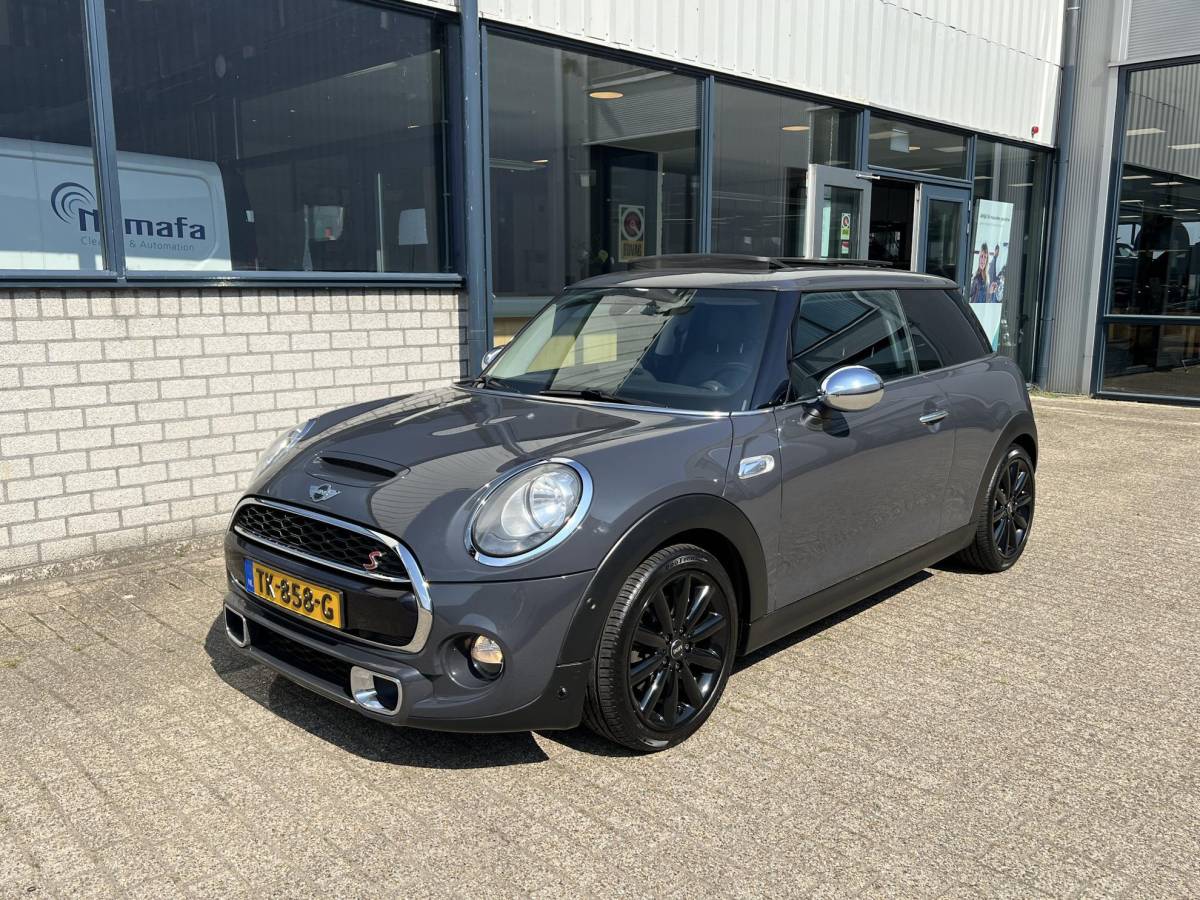 MINI 3-Deurs MINI 3-Deurs 2.0 Cooper S Chili Serious Business JCW pakket / Panoramadak / stoelverw. / 17″ velgen