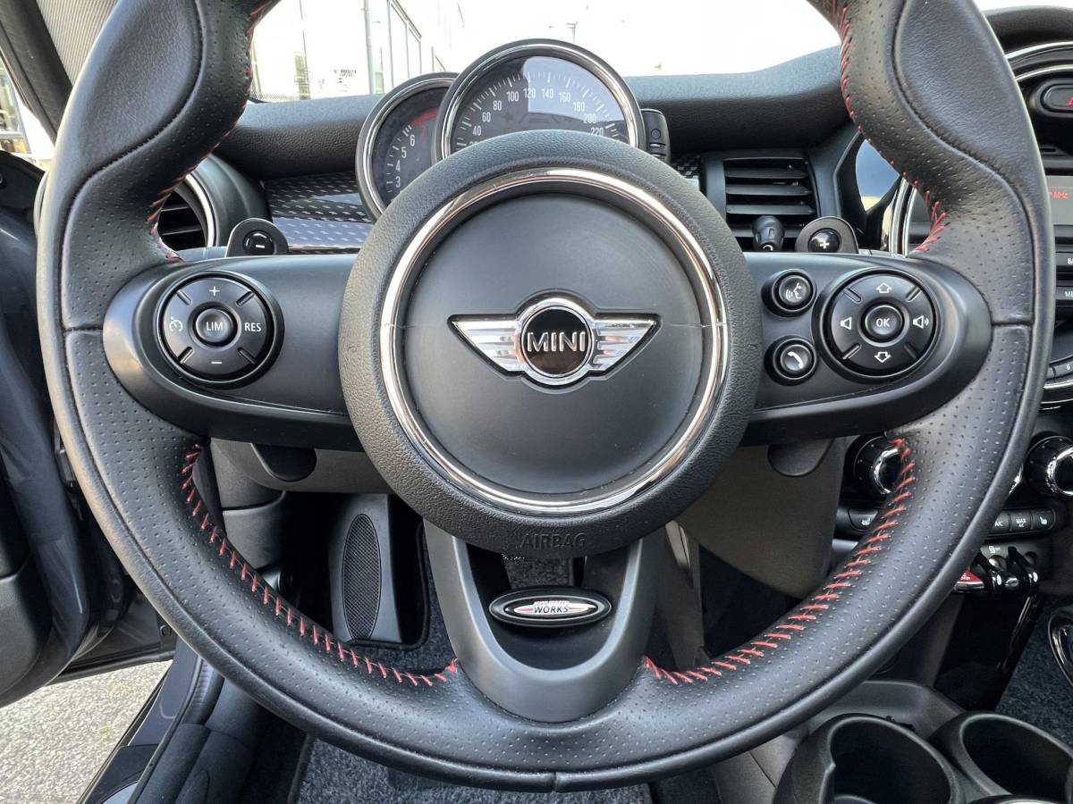MINI 3-Deurs MINI 3-Deurs 2.0 Cooper S Chili Serious Business JCW pakket / Panoramadak / stoelverw. / 17″ velgen