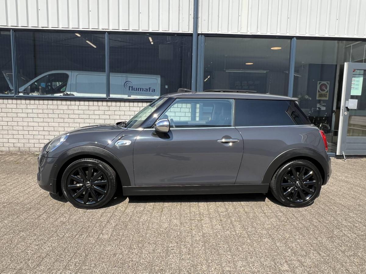 MINI 3-Deurs MINI 3-Deurs 2.0 Cooper S Chili Serious Business JCW pakket / Panoramadak / stoelverw. / 17″ velgen