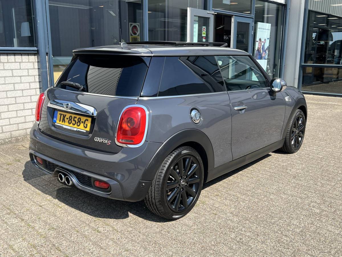 MINI 3-Deurs MINI 3-Deurs 2.0 Cooper S Chili Serious Business JCW pakket / Panoramadak / stoelverw. / 17″ velgen