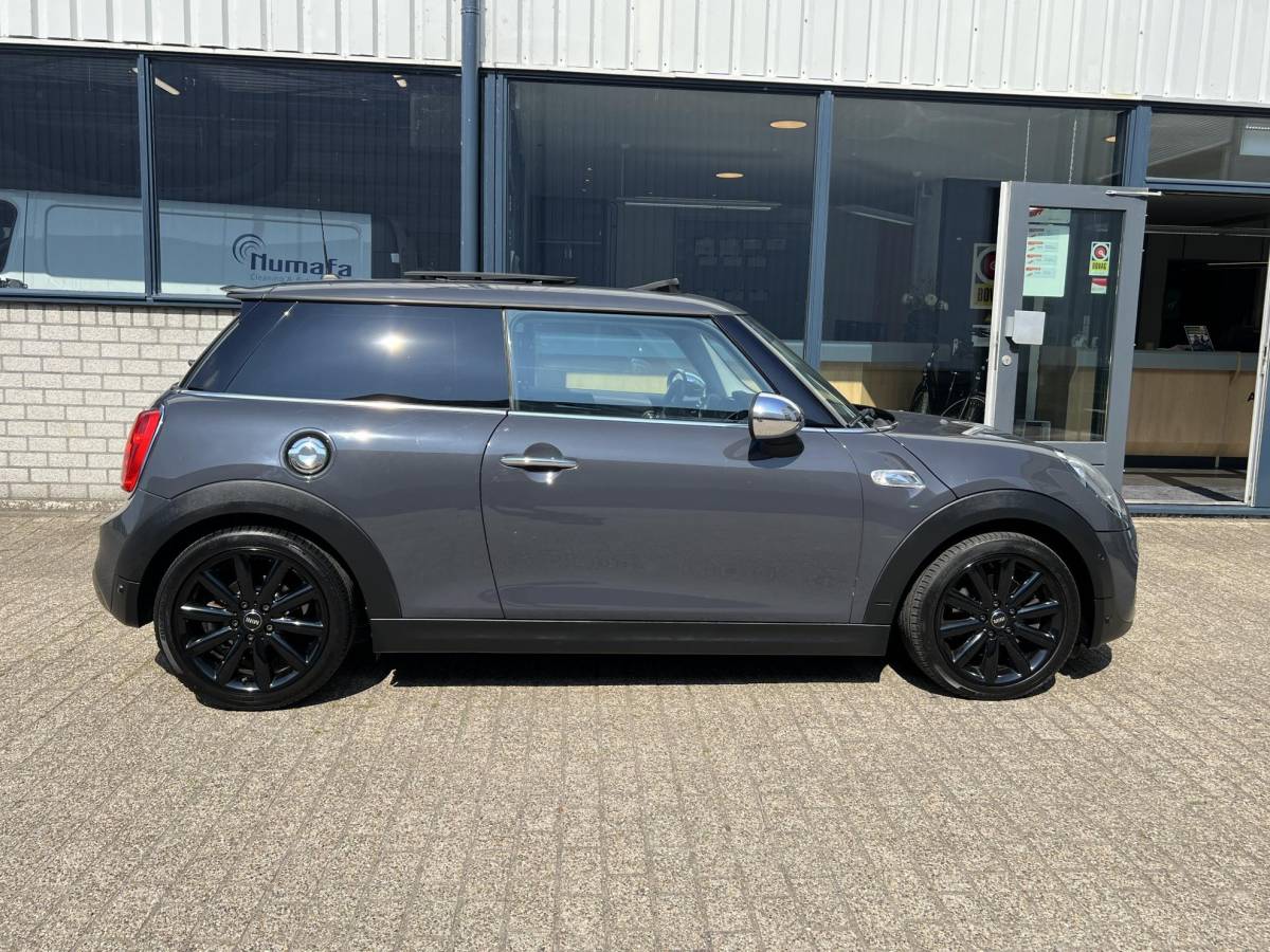 MINI 3-Deurs MINI 3-Deurs 2.0 Cooper S Chili Serious Business JCW pakket / Panoramadak / stoelverw. / 17″ velgen
