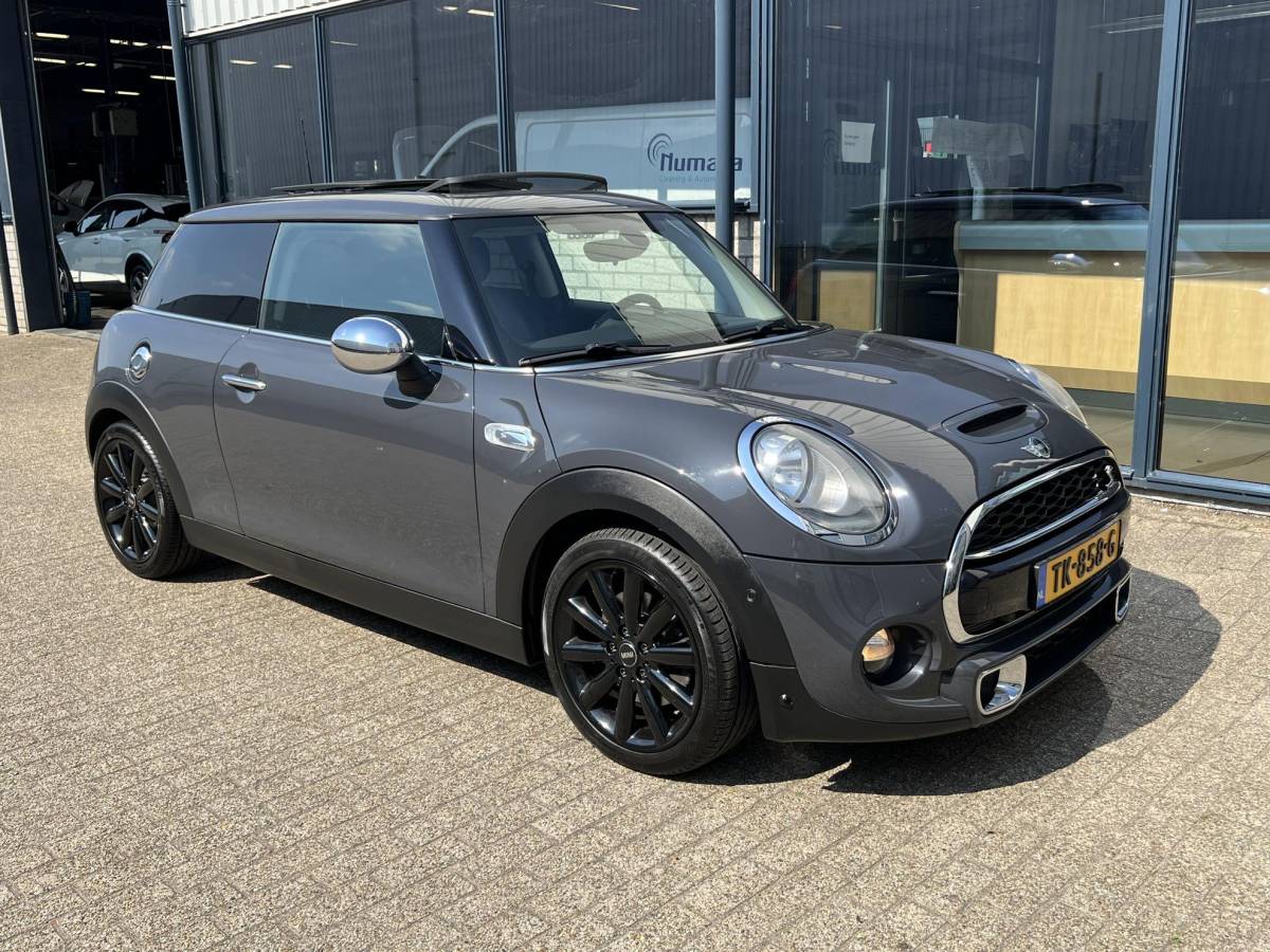 MINI 3-Deurs MINI 3-Deurs 2.0 Cooper S Chili Serious Business JCW pakket / Panoramadak / stoelverw. / 17″ velgen