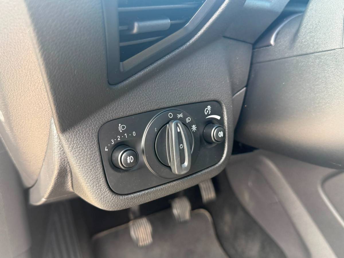 Ford C-MAX Ford C-Max 1.0 Titanium | Sensoren | Airco | Navigatie
