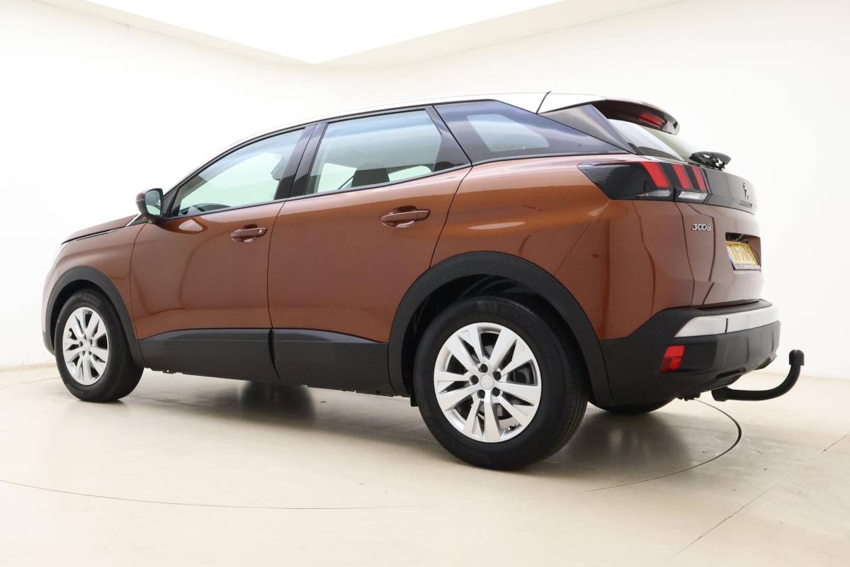 Peugeot 3008 Peugeot 3008 1.2 PureTech Blue Lease Executive Camera l Climate Control l Cruise Control l Apple Carplay & Android Auto l PDC voor en achter l Bluetooth l Lichtmetalen Velgen l Afneembare Trekhaak