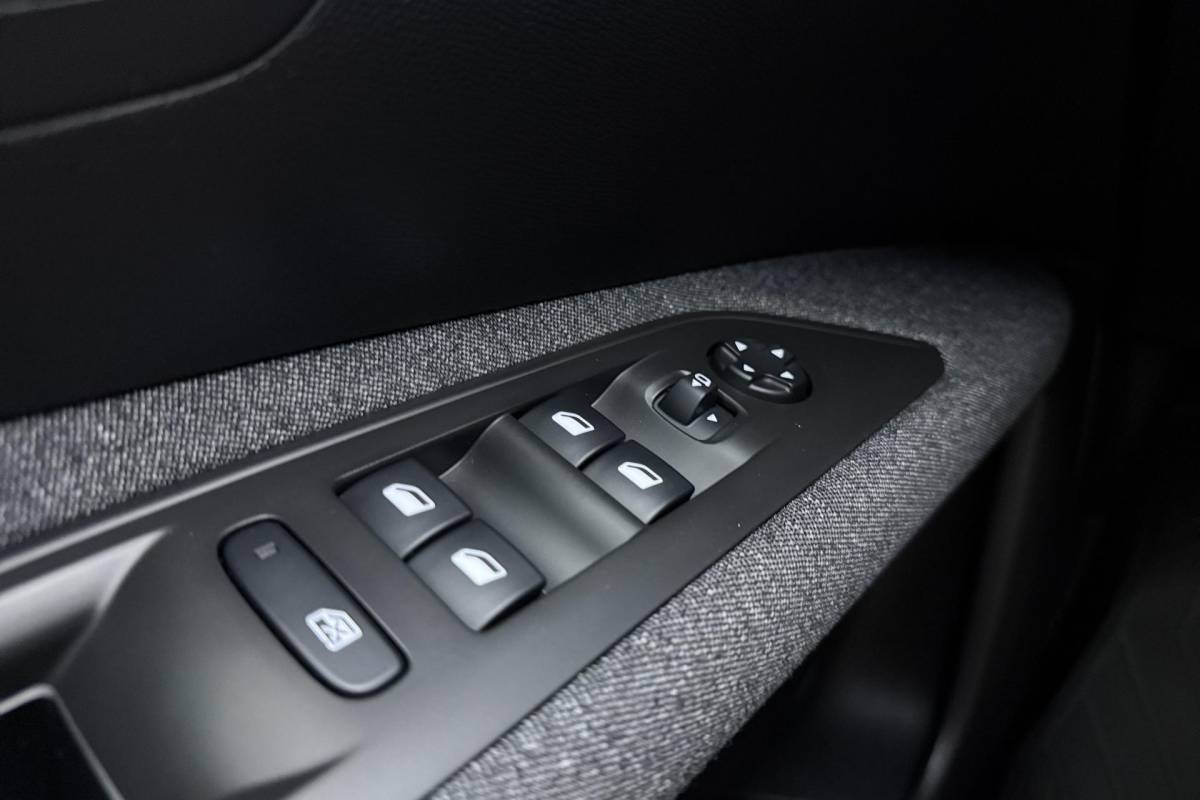 Peugeot 3008 Peugeot 3008 1.2 PureTech Blue Lease Executive Camera l Climate Control l Cruise Control l Apple Carplay & Android Auto l PDC voor en achter l Bluetooth l Lichtmetalen Velgen l Afneembare Trekhaak