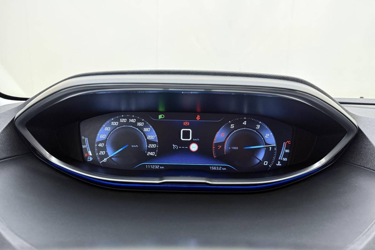 Peugeot 3008 Peugeot 3008 1.2 PureTech Blue Lease Executive Camera l Climate Control l Cruise Control l Apple Carplay & Android Auto l PDC voor en achter l Bluetooth l Lichtmetalen Velgen l Afneembare Trekhaak