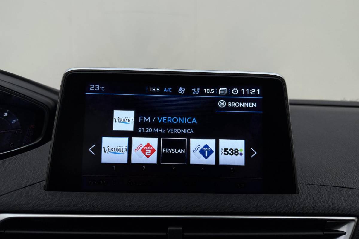 Peugeot 3008 Peugeot 3008 1.2 PureTech Blue Lease Executive Camera l Climate Control l Cruise Control l Apple Carplay & Android Auto l PDC voor en achter l Bluetooth l Lichtmetalen Velgen l Afneembare Trekhaak