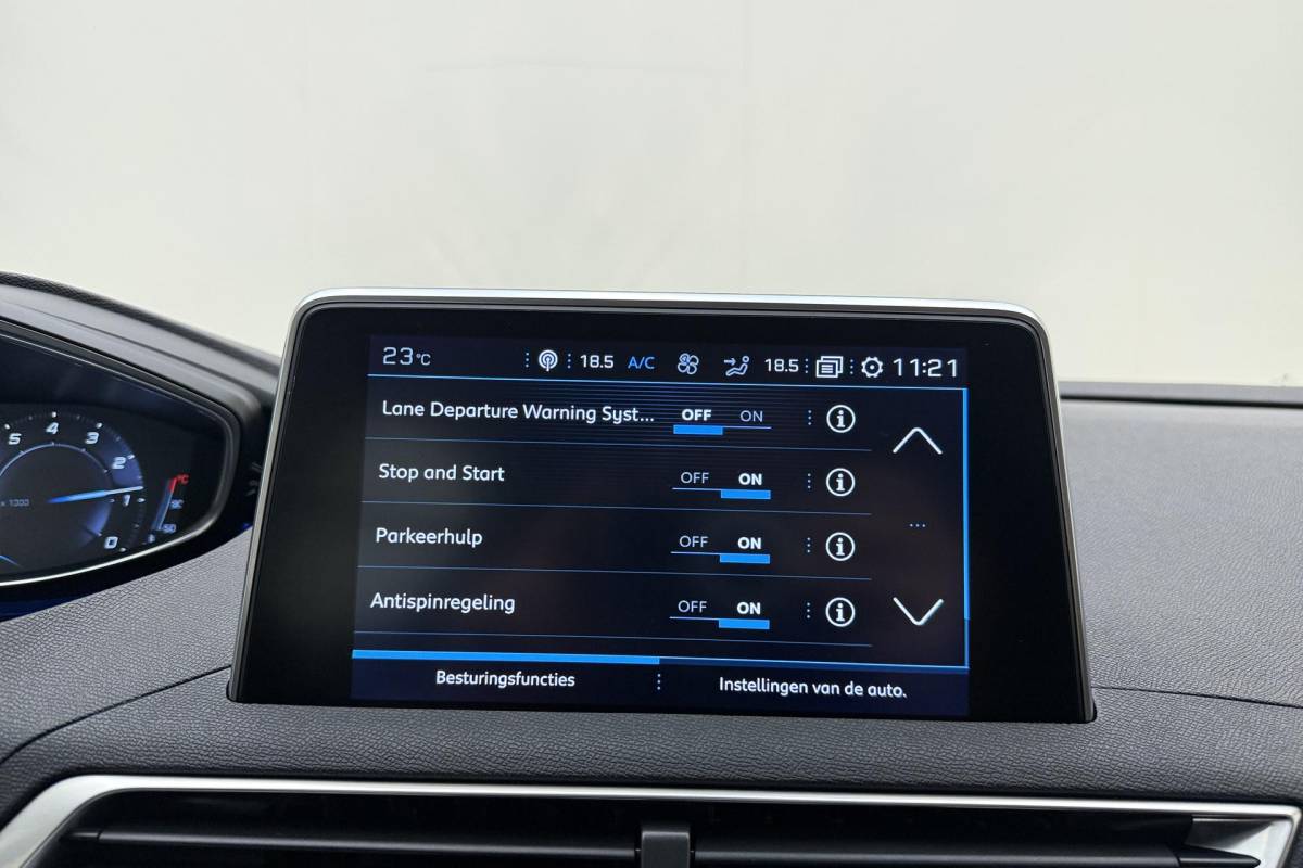 Peugeot 3008 Peugeot 3008 1.2 PureTech Blue Lease Executive Camera l Climate Control l Cruise Control l Apple Carplay & Android Auto l PDC voor en achter l Bluetooth l Lichtmetalen Velgen l Afneembare Trekhaak