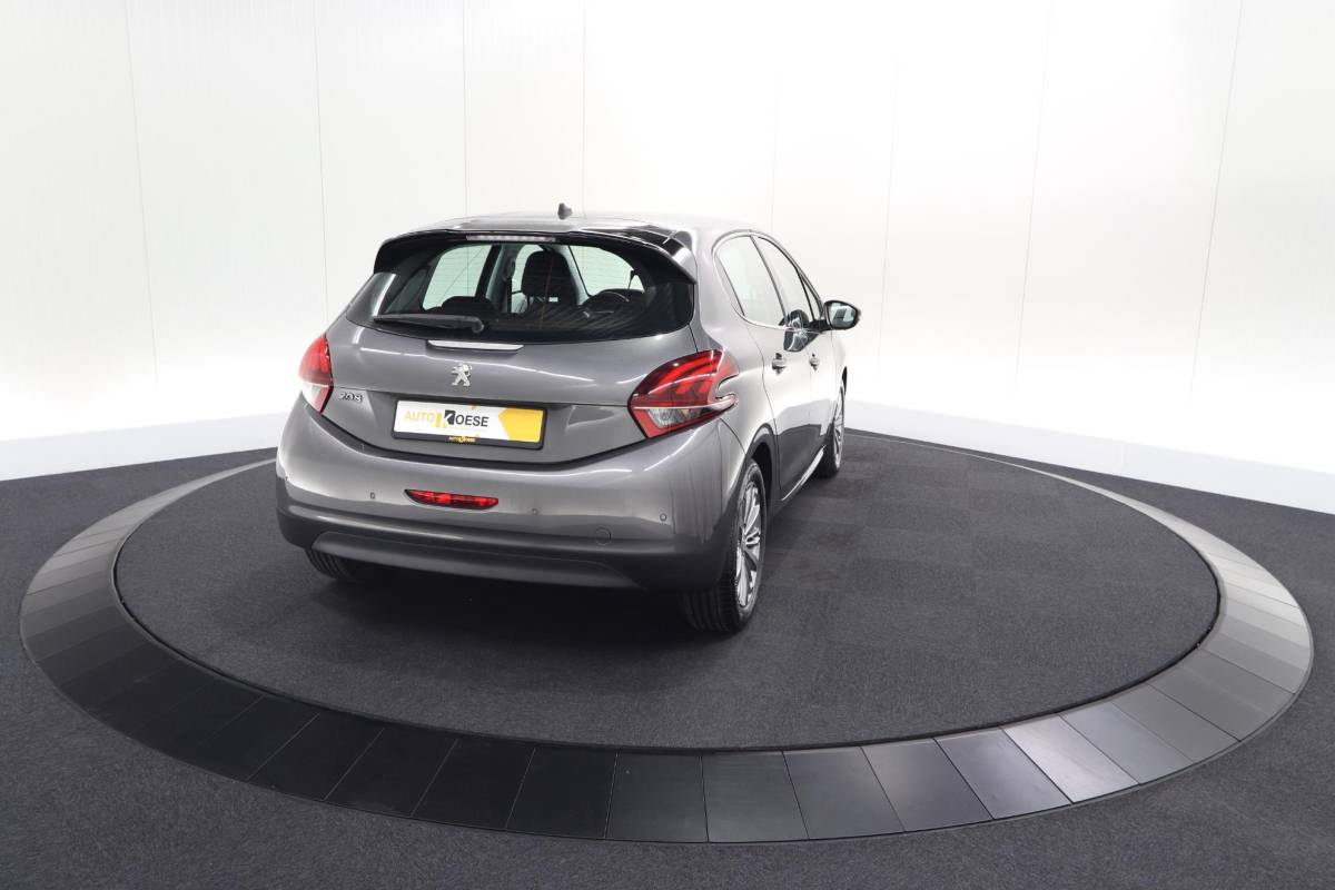 Peugeot 208 Peugeot 208 PureTech 82 Blue Lease Allure | Parkeersensoren | Climate Control | Apple Carplay | 16 Inch Lichtmetalen Velgen